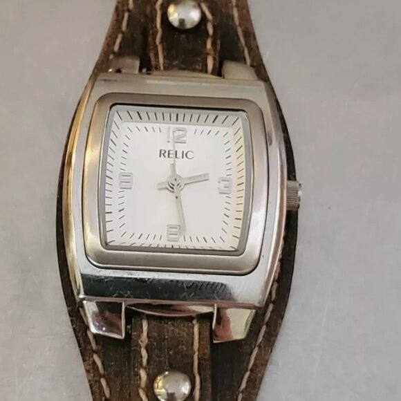 Relic by Fossil Womens watch zr55019 brown leather band silver case silver dial - Picture 9 of 12